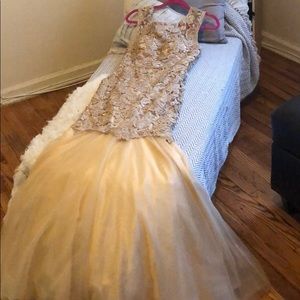 Gold sequin prom like dress